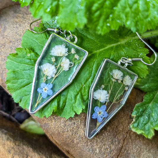 Gypsophila and forget-me-not earrings in resin