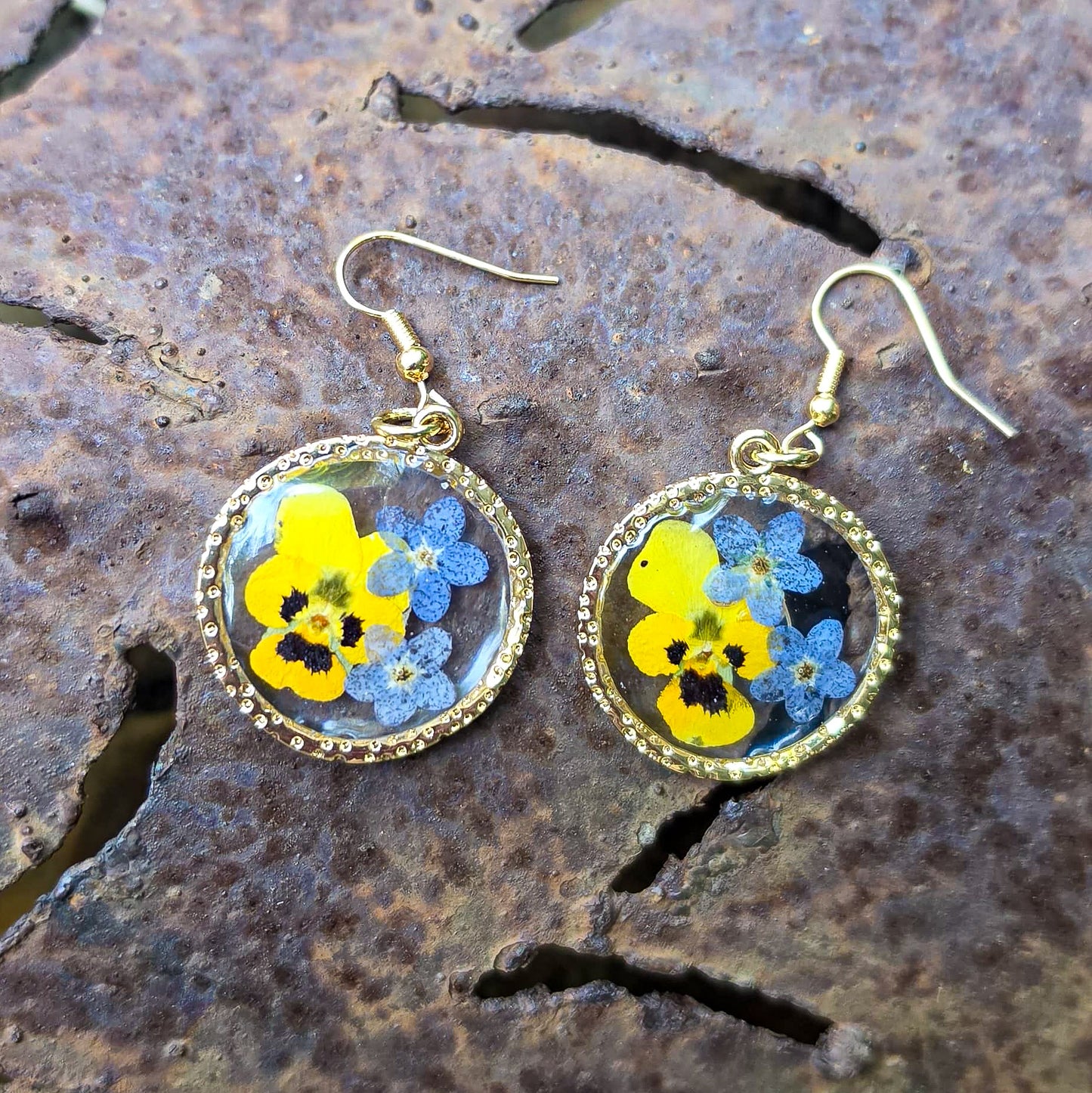Forget-me-not and viola earrings set in resin